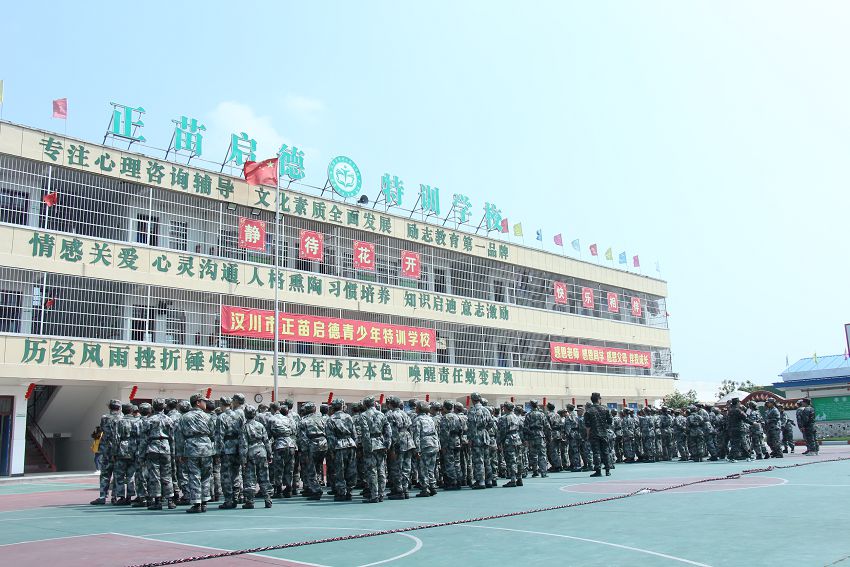 怎样能早知道孩子迷恋上网瘾(想让孩子解决网瘾难题父母起着关键作用)