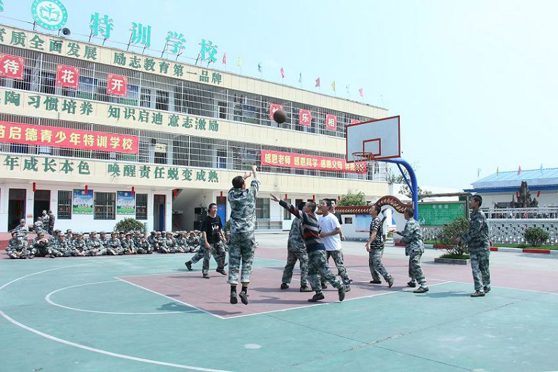 网络成瘾自我诊断的标准(帮助孩子戒掉手机，父母应该怎么做)