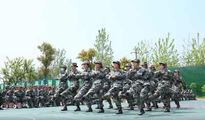 正苗启德青少年特训学校会操表演(正苗启德特训学校视频)