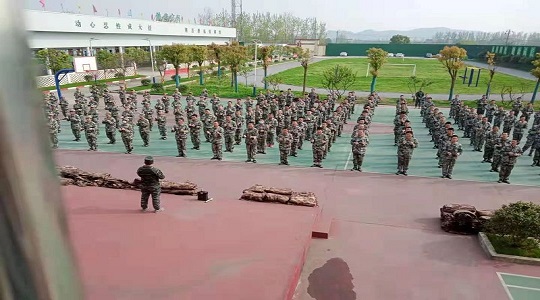 扩展学生视野，学校开展新闻点评活动