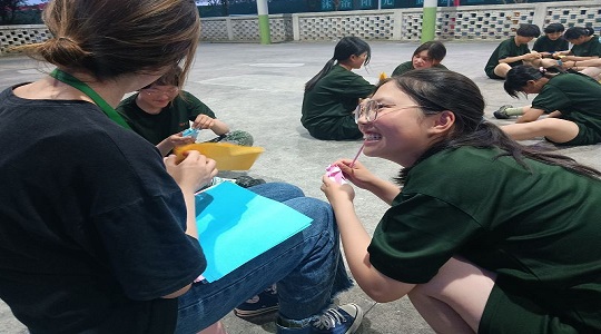 学生集体包饺子，竟有这么多好处!(图1)